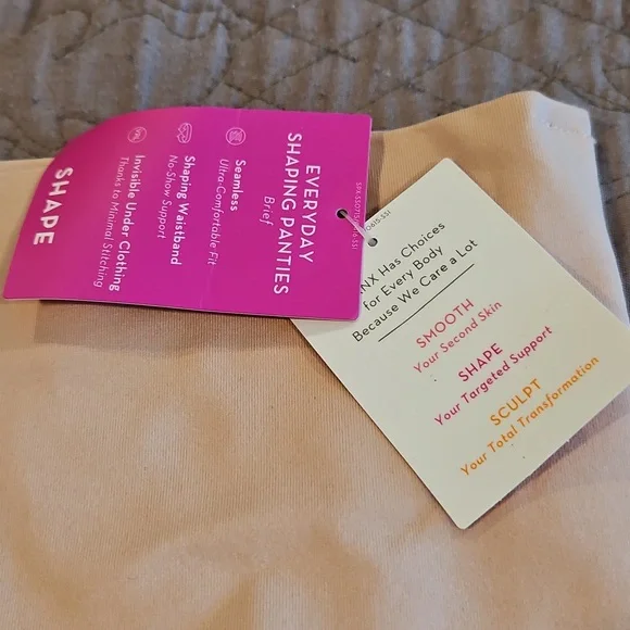 Spanx,NWT,Everyday Shaping Panties, Large, Vintage Rose (pale pink) - Picture 4 of 10